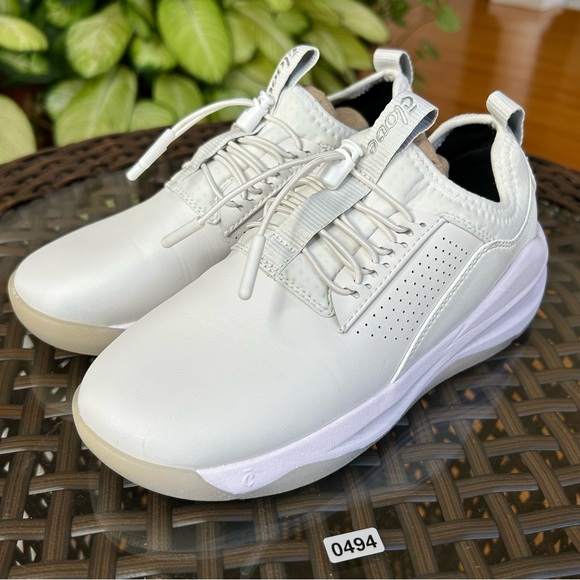 Clove Classic Shoes Women’s Sneakers White 5 Work Nursing Running Walking - Picture 1 of 7